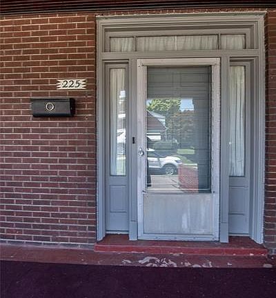 5th image of 225 Edgewood Ave