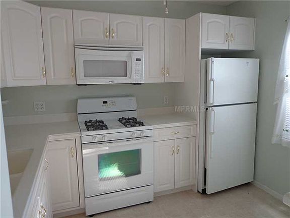 4th image of 2982 Flint Dr S
