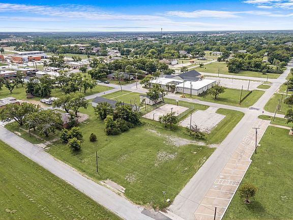 2nd image of 211 N Riggins St