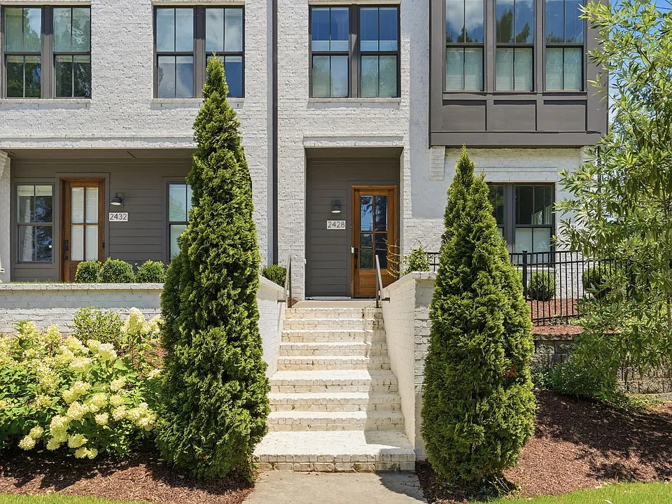 2428 Runnymede Ln