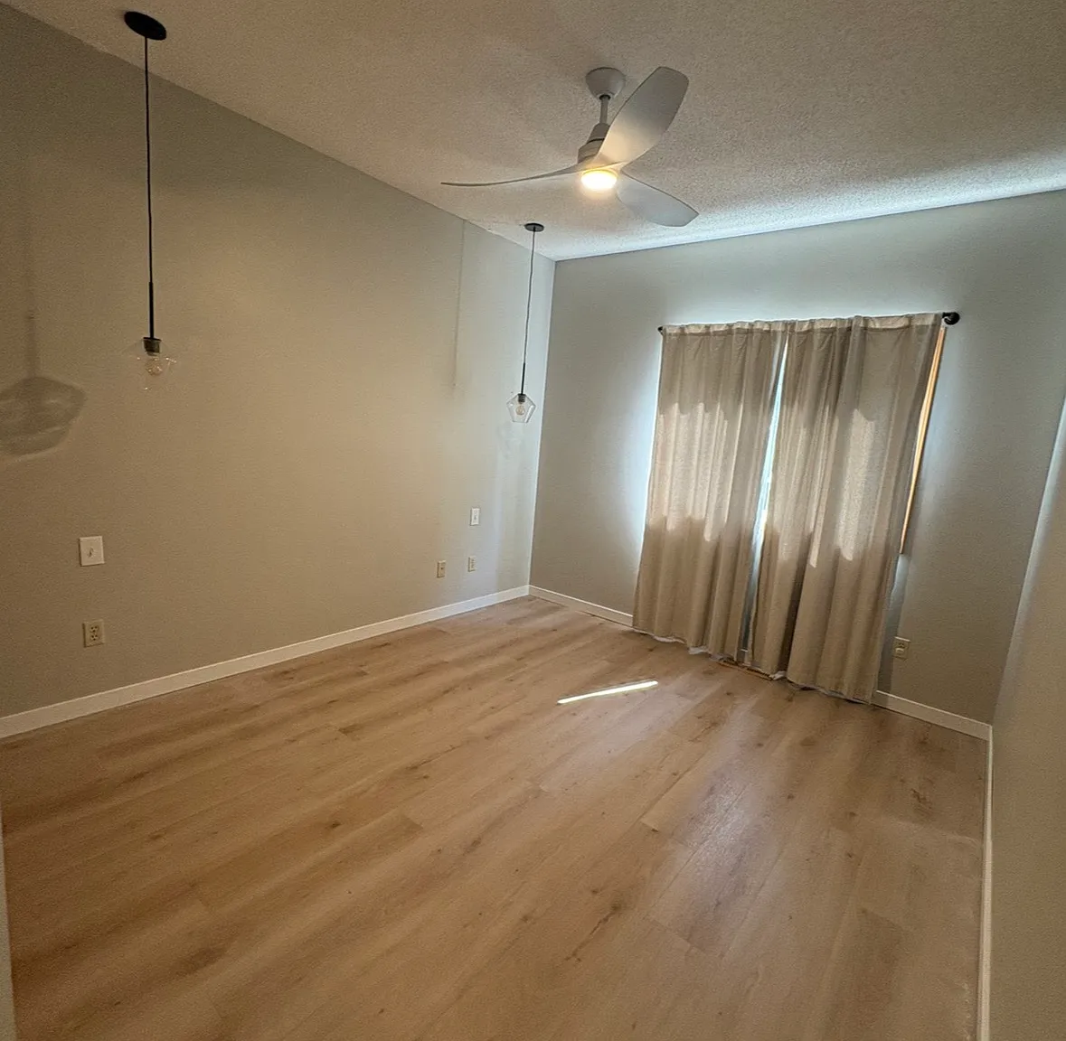 2 bed, 1600 sqft, $2,300 — Photo 4