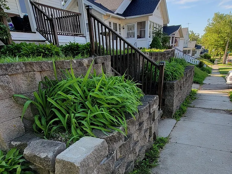 861 20th St SE — Photo 2