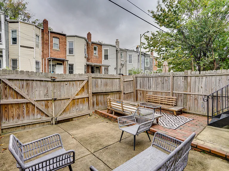 Keefer Pl NW — Photo 35