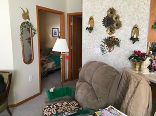 1242 Crystal Pl E, Chaska, MN 55318