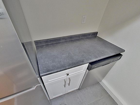 5th image of 425 E 77th St APT 2D