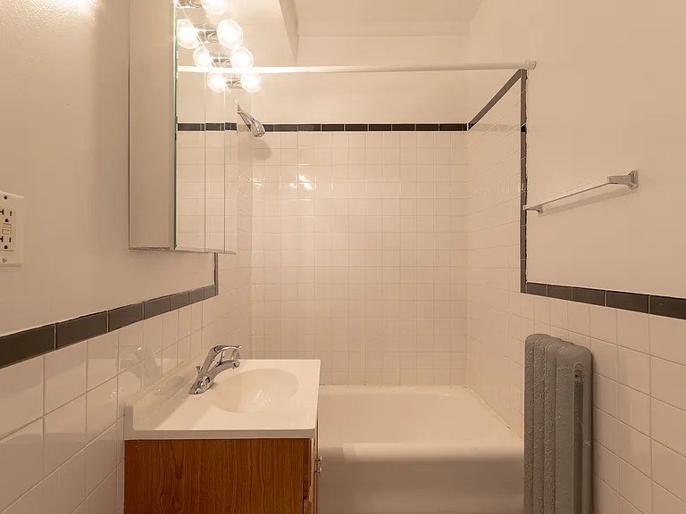 2828 N. Pine Grove — Photo 17