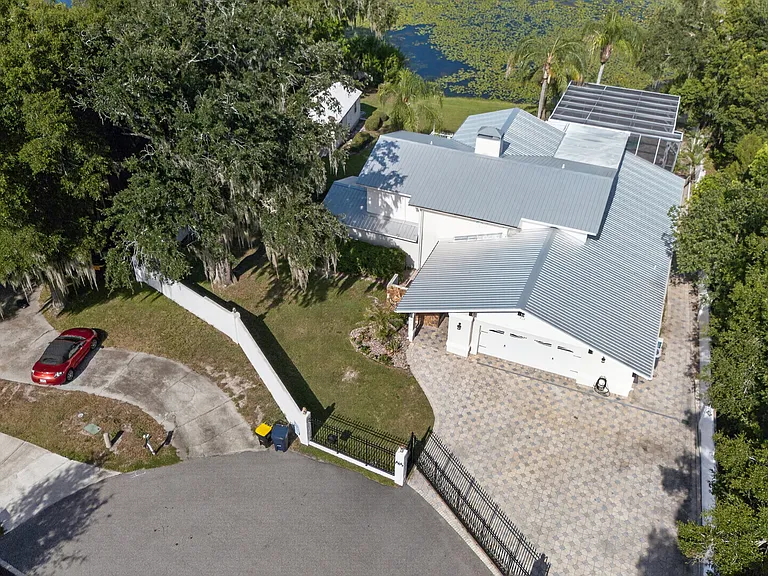 414 Somerset Dr — Photo 3