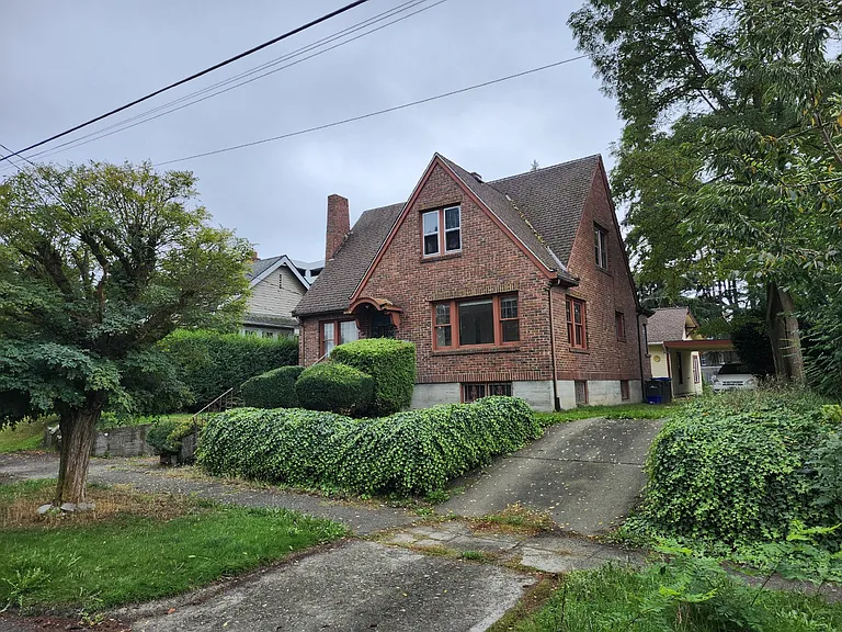 1909 Gregory Way — Photo 2