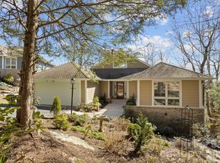 210 Claymoor Ct, Flat Rock, NC 28731