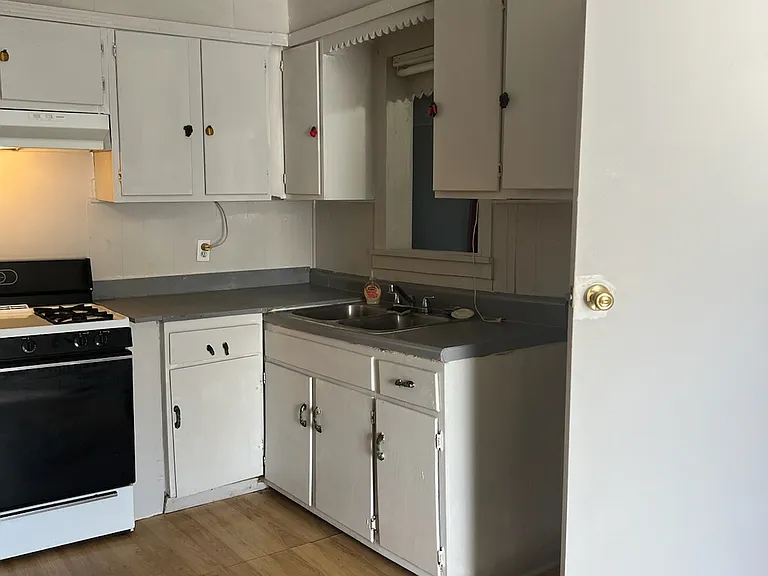 204 E Johnson Ave — Photo 8