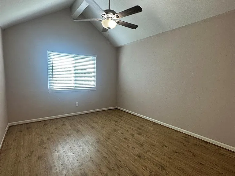 1222 Ravenscourt Dr — Photo 10