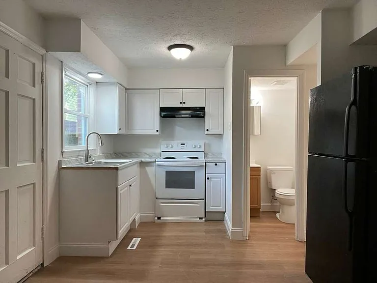 610 37th Ave N #C — Photo 16