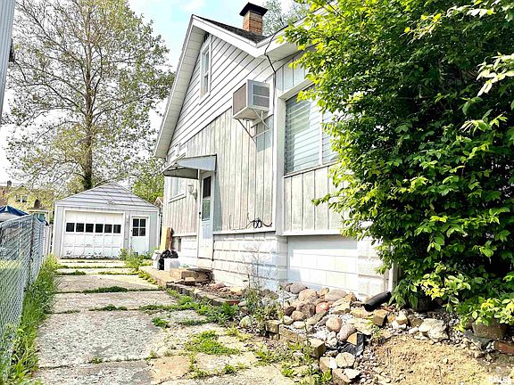 2nd image of 1128 W Gift Ave