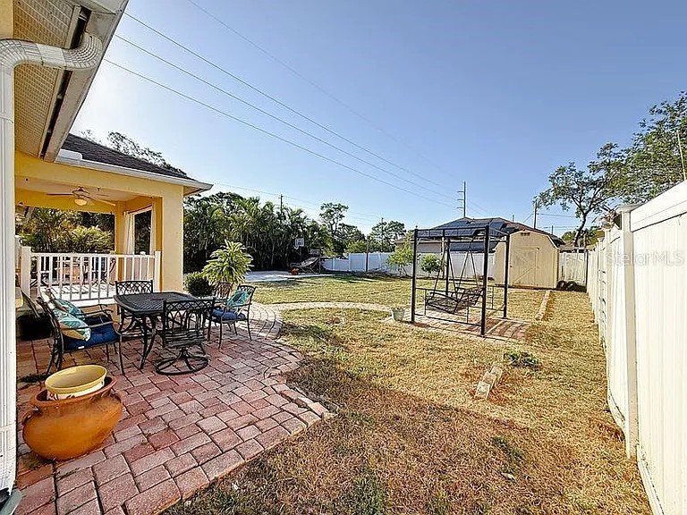 2402 Dryer Ave — Photo 43
