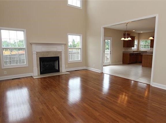 5th image of 912 Terraceside Cir