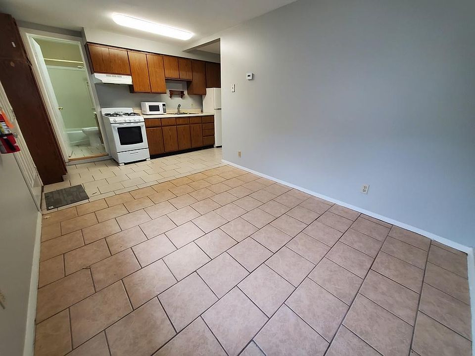 Living Room / Kitchen Combo (9.5x16)