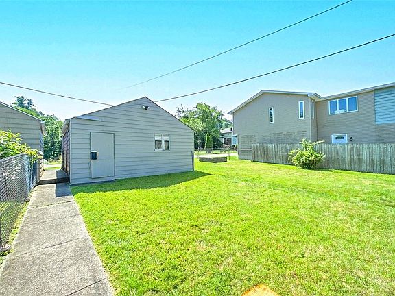 5th image of 5824 3rd St