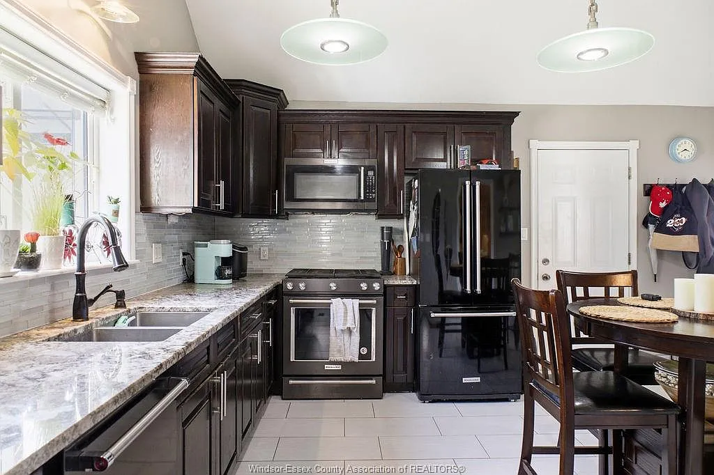 3 bed, 1.5 bath, $2,600 — Photo 3