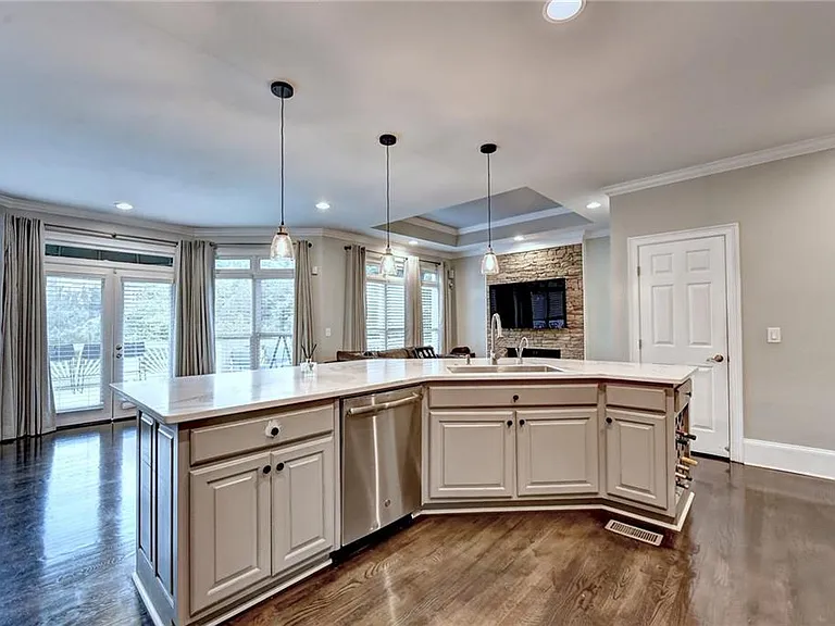 645 Falls Bay Ct — Photo 32