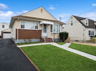 140 Sheridan Blvd, Mineola, NY 11501