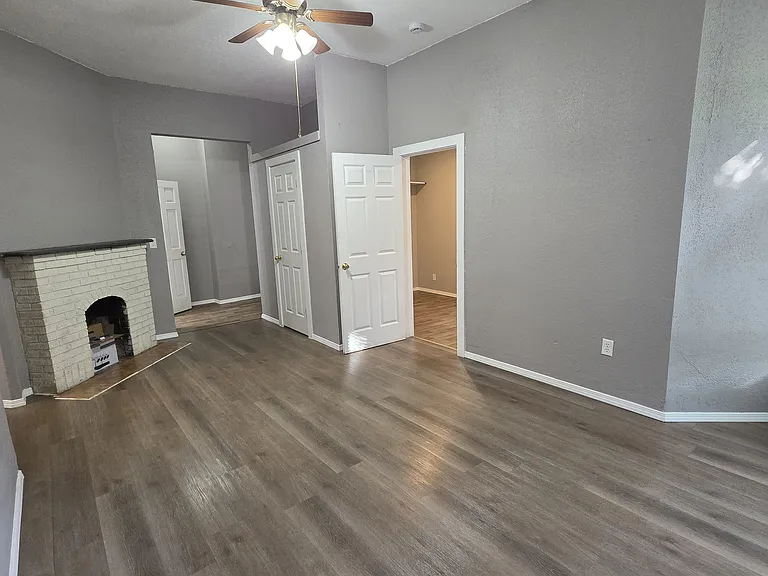 1595 Van Buren Ave #1 — Photo 1