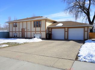 1015 E 15th St, Yankton, SD 57078