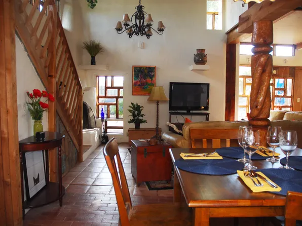 2420 Carson Rd NW, Albuquerque, NM 87104