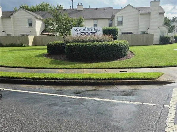 5112 Heathglen Cir, Virginia Beach, VA 23456