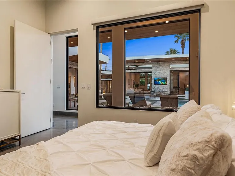 524 E Miraleste Ct — Photo 7