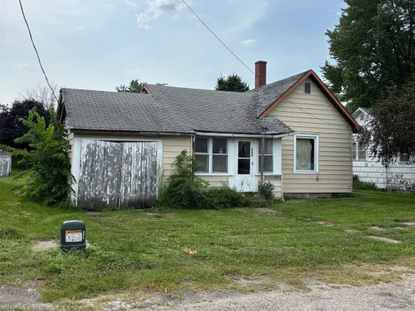 835 Howard Ave, Marengo, IA 52301