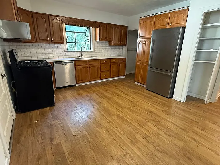 204 Kismet St — Photo 6