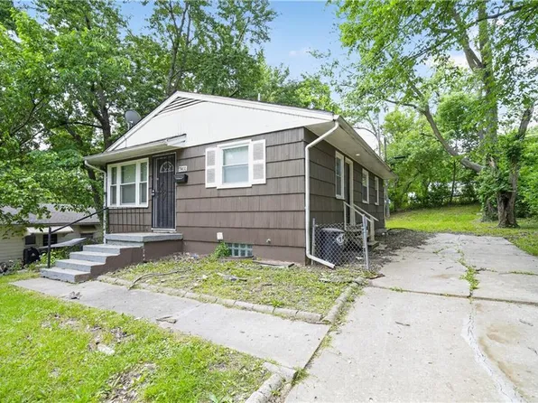 7801 E 48th St, Kansas City, MO 64129