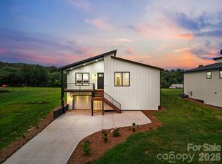 27 Klimovych Rd, Hendersonville, NC 28792
