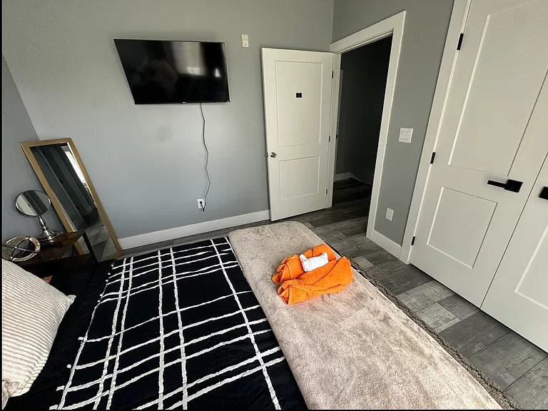 819 42nd St #5 — Photo 8