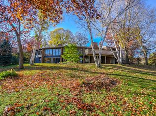 88 E Pleasant Lake Rd, North Oaks, MN 55127