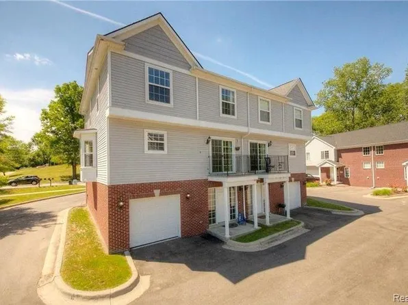 2030 Decker Rd, Walled Lake, MI 48390