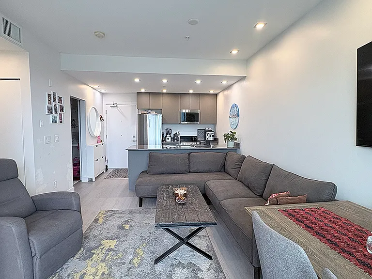 181 W 6th St #406 — Photo 5