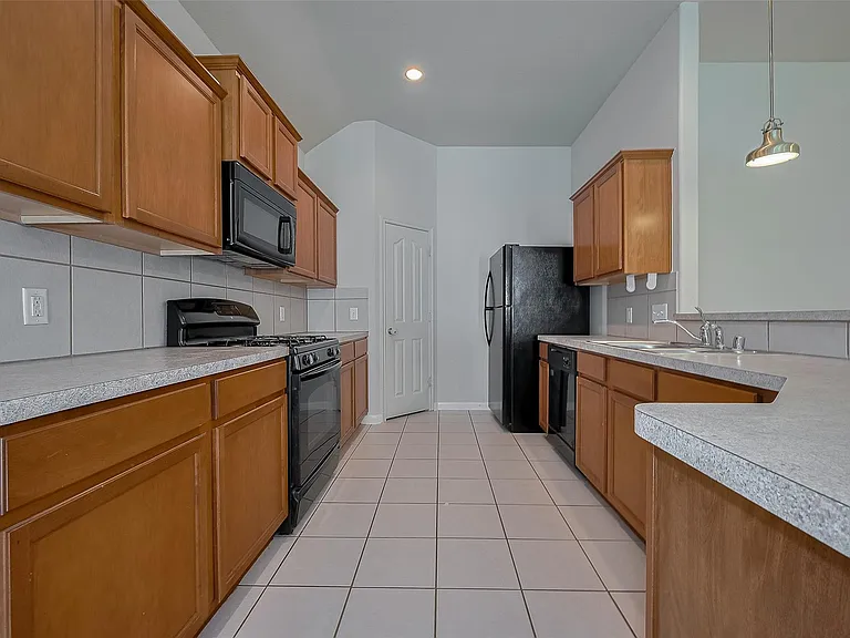 21406 Rioja Bluff Ln — Photo 10