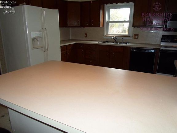 3rd image of 414 Meadow Ln