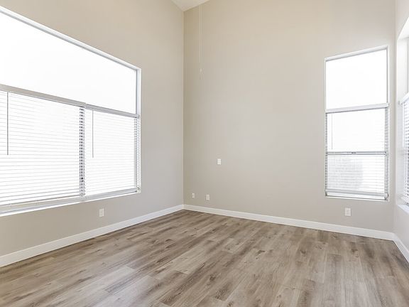 4th image of 2446 Cliffwood Dr