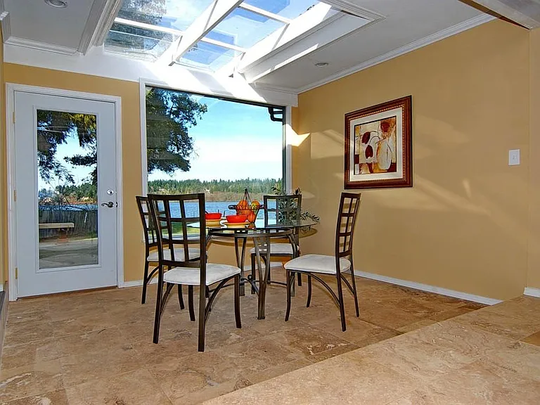 7327 Lake Ballinger Way — Photo 3