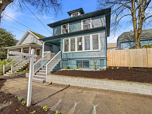2nd image of 1421 SE Pine St