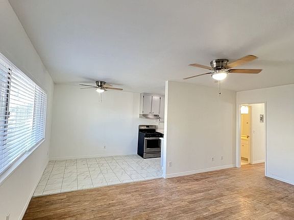 3rd image of 14650 Saticoy St #9