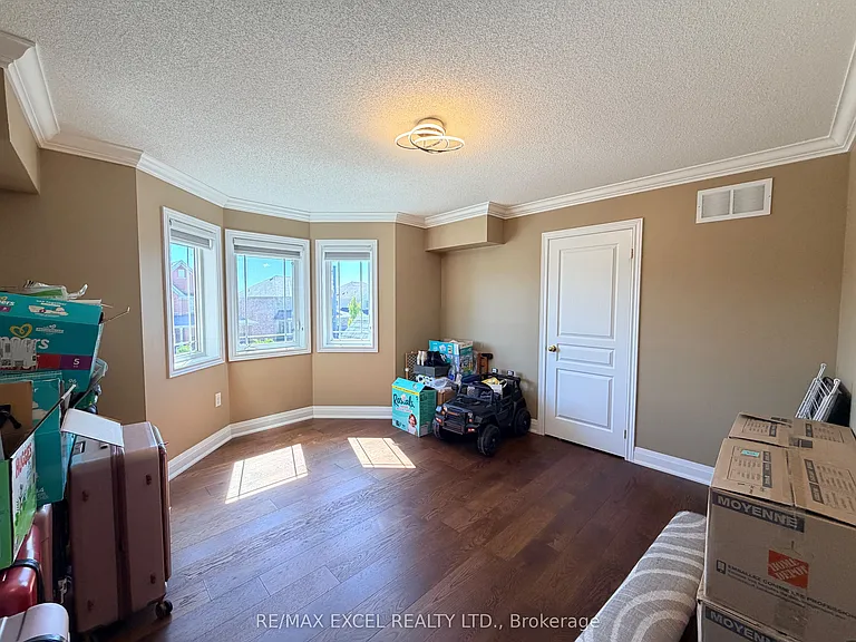 130 Laurendale Ave — Photo 16