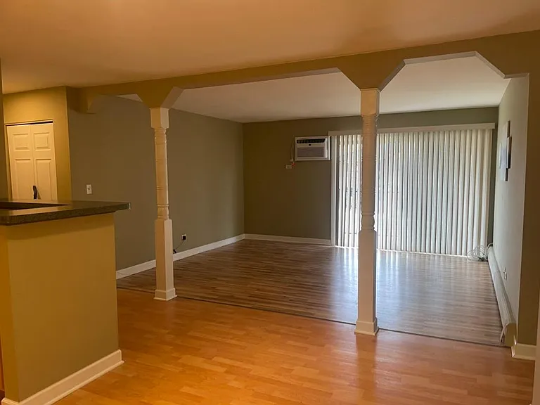 16W481 Lake Dr — Photo 5