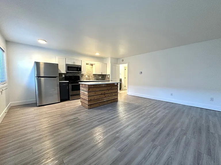 J3 Apartments — Photo 6