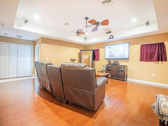 2nd image of 6802 Oakdale Dr