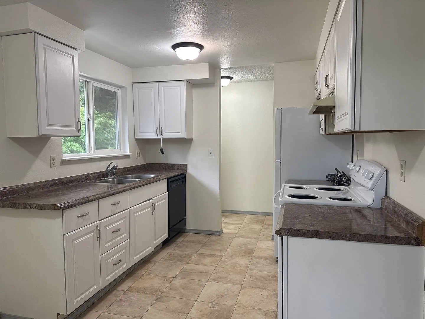 Two bedroom one bath in Lacey — Photo 2