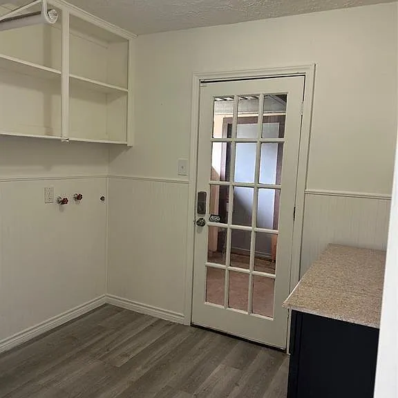 228 Oak Manor Dr — Photo 16