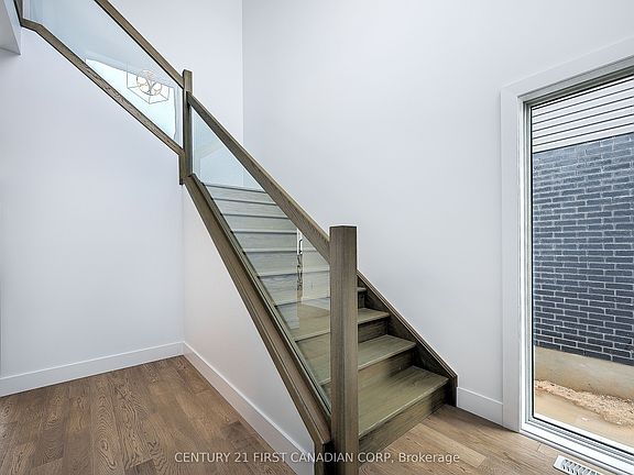 3rd image of 245 Hesselman Cres